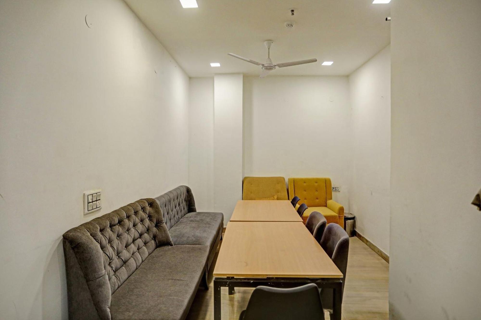 Super Townhouse Mannat Rohini 16 Hotel Delhi  Ngoại thất bức ảnh